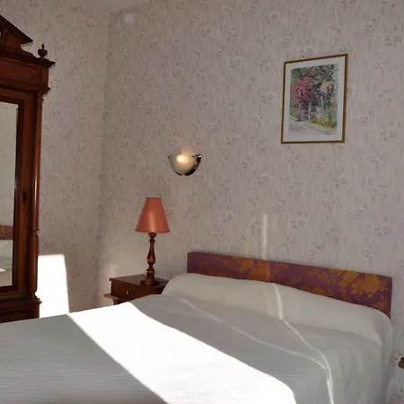 Des Hotel *